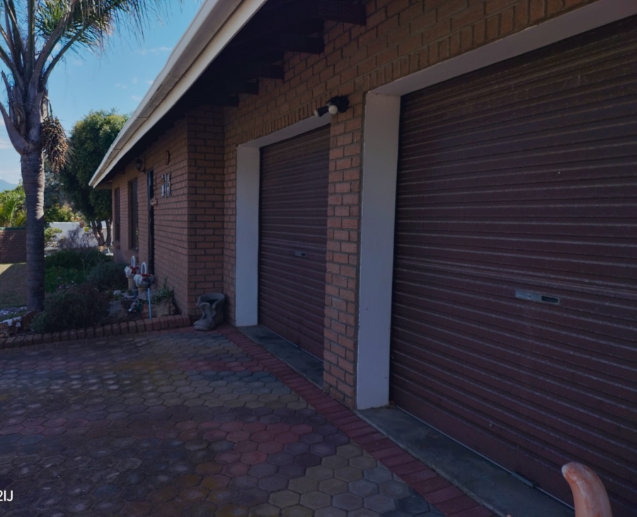 4 Bedroom Property for Sale in Fraaiuitsig Western Cape